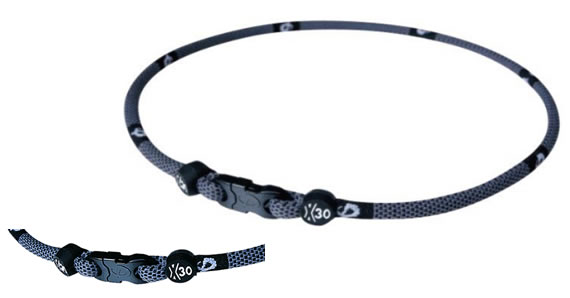 Phiten Japanese RAKUWA Titanium Necklace X30    Classic (Black Checkered)
