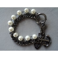 Betsey_Johnson_Anchor_Pearl_Bracelets0.jpg