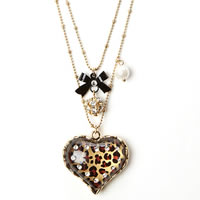 Betsey_Johnson_Duo_Heart_Necklace0.jpg